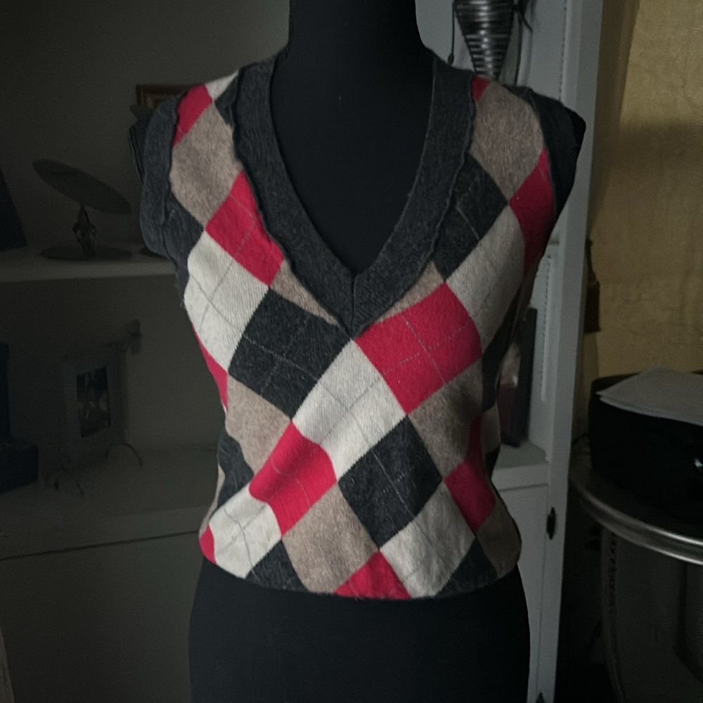J Crew Sweater Vest women’s small Argyle gray,pink and cream